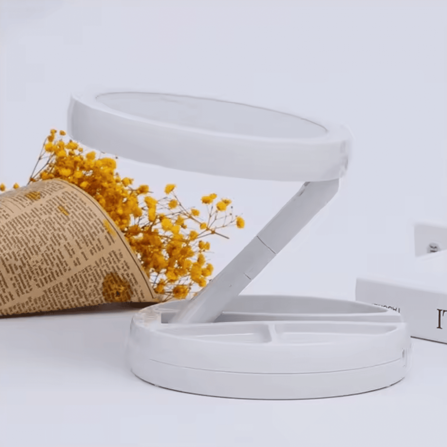 Poor Lighting Ruining Your Makeup? Foldable LED Mirror Fixes It